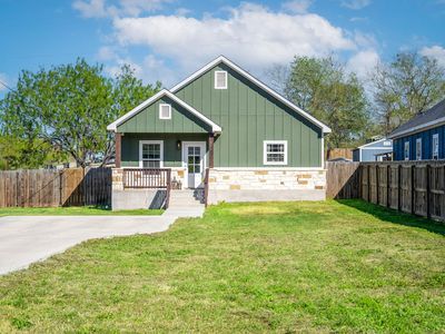 Property at 224 Spruce Ave, Luling, TX