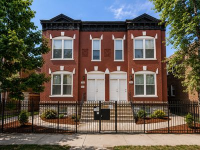 1538 N Rockwell St APT 2R