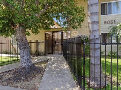 9051 Cedros Ave APT 8