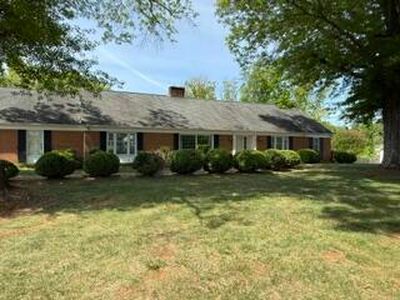 1344 S Main St