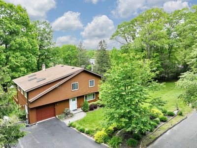 64 Larchmont Dr