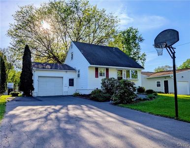 Property at 112 Pinewood Dr, Liverpool, NY