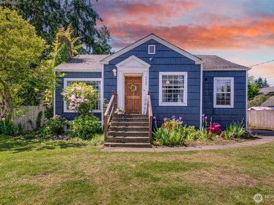 2220 Commercial Avenue SE