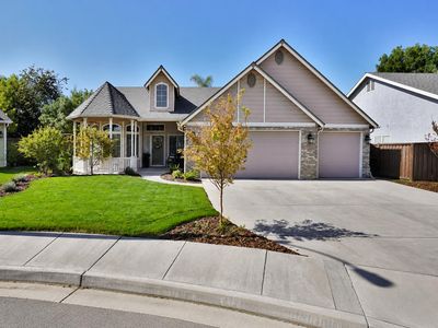 1059 W Julia Way