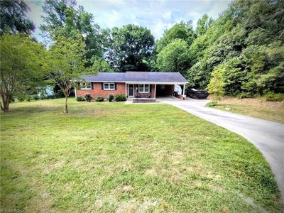 1003 Hillcrest Dr