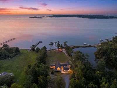 687 Clark Point Dr