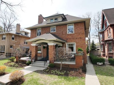 2423 East Newberry BOULEVARD