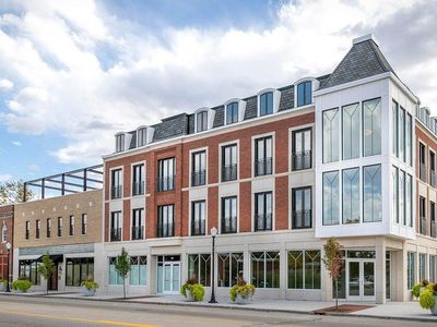 110 W Savidge St #204