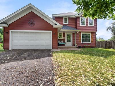 864 Winterberry Ct