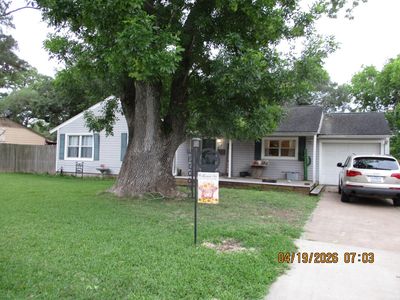112 Chinaberry St