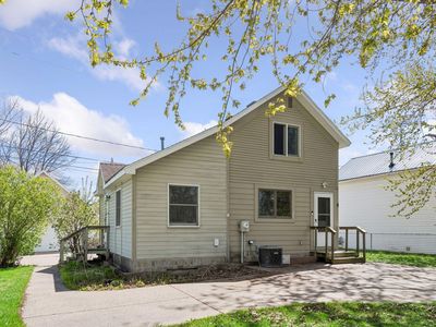 203 John Ave N