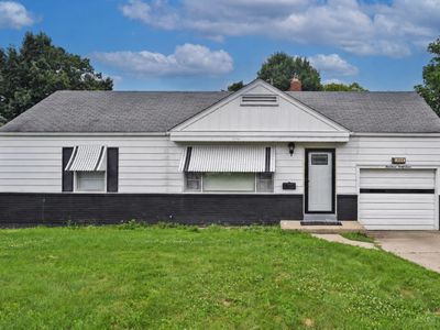 1444 Lawrence Ave