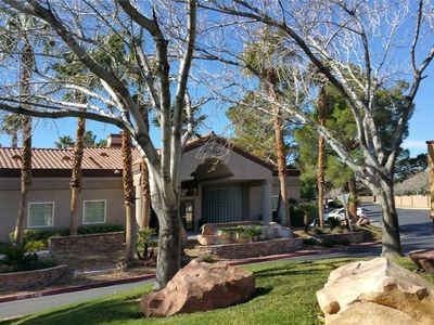 9325 W Desert Inn Rd APT 123