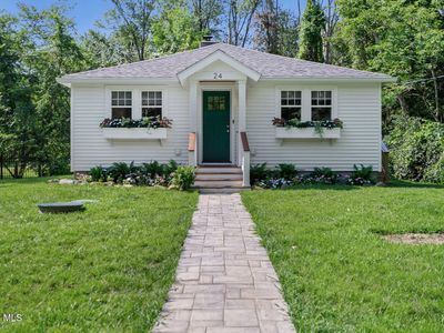 24 W Kaydeross Avenue