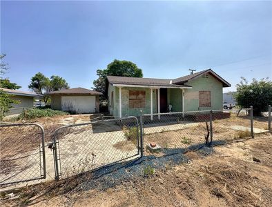 395 W 4th St