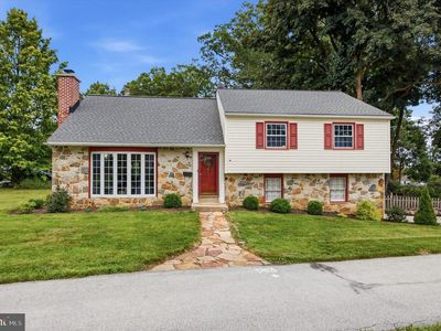 6 Sharpless Ln