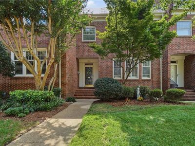 1004 Colonial Ave