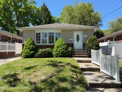76 Peter Ave
