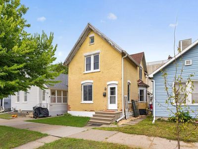 562 W 4th St