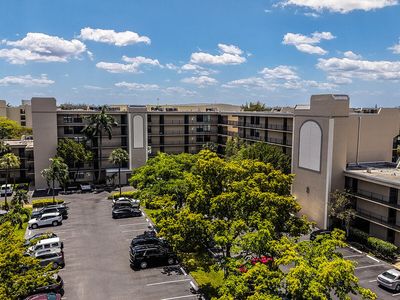 8 Royal Palm Way #401
