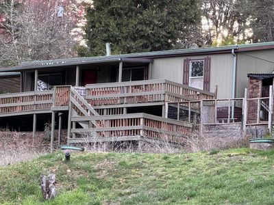 123 Mountain View St