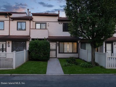 25 Wolkoff Ln