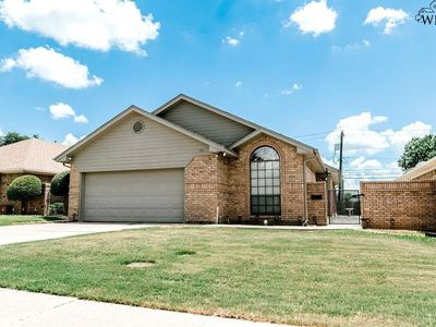1511 Carol Ln
