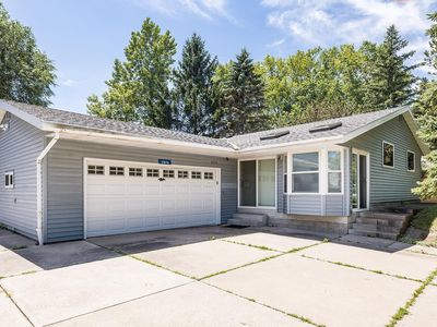 3974 Woodview Dr