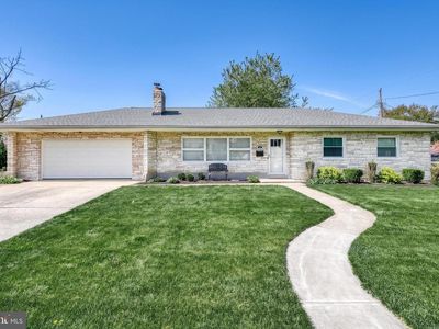 52 Center Dr