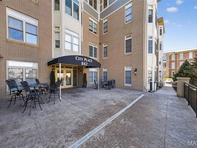 842 N New Ballas Ct Unit 102