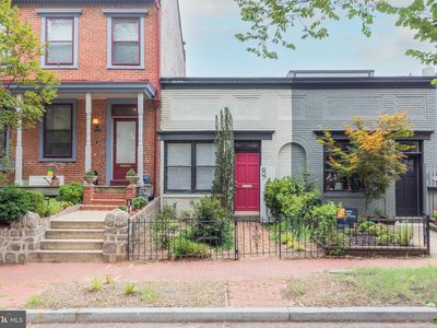 607 Constitution Ave NE