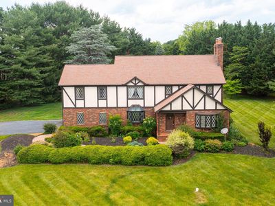 2300 Kings Arms Dr