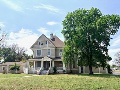 402 Cedar St