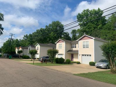 413-423 N McCrary Rd