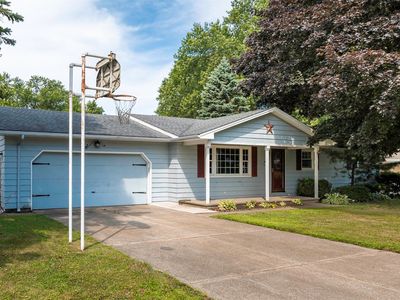 1890 Apple Dr