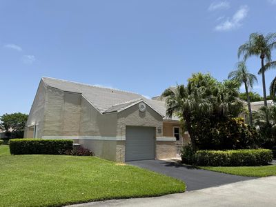 225 N Lakeshore Drive