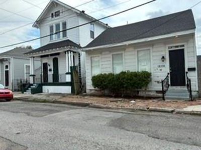 1810 Frenchmen St