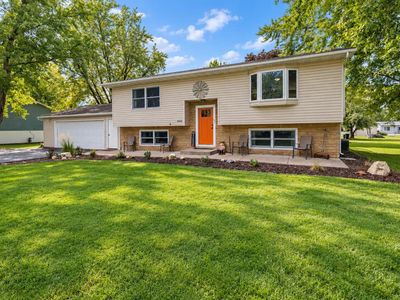 N5889 Lakeview COURT E E