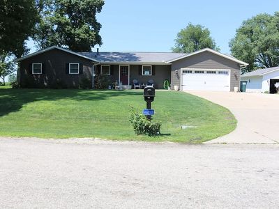 Property at 105 N Park Ave, Geneseo, IL