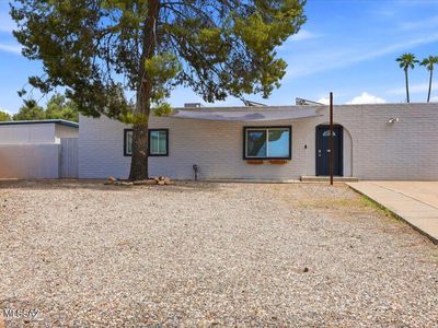 8581 E Lee Pl