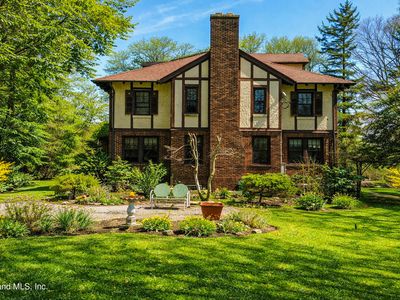 231 Douglas Rd
