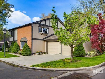 1549 E Lenz Ln