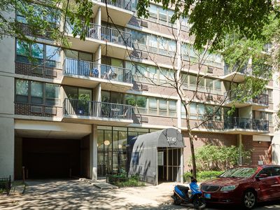 2740 N Pine Grove Ave APT 6A
