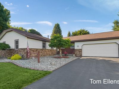 2945 Rolling Hills Ct