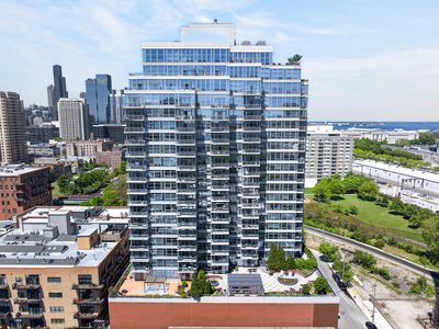 1600 S Prairie Ave #1901