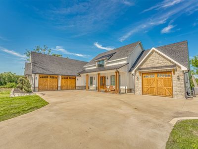 5523 Lakeshore Ct