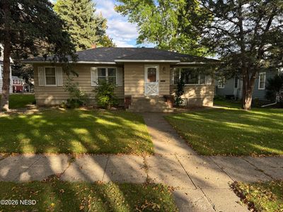 Property at 906 N Broadway, Watertown, SD