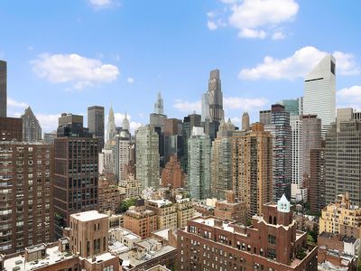 400 E 56th St APT 30P