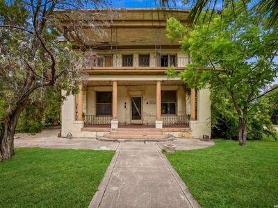 325 E Courtland