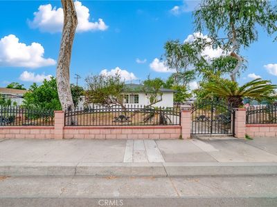 1913 W Valencia Dr